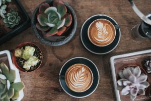 Barista-tips demonstratie met verschillende koffiemalen en zettingsmethodes voor thuis