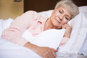 Home Infographic met 7 slaaptips voor een goede nachtrust: routine, uitschakelen, comfort, beweging en gezonde keuzes.