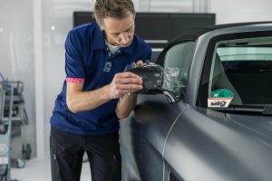 Werkplaats met Paint Protection Film applicatie voor autobescherming bij Exclusive Car Care