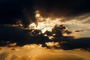 Weersverwachting in Veenendaal Plein met uitzicht op wolken en weersomstandigheden